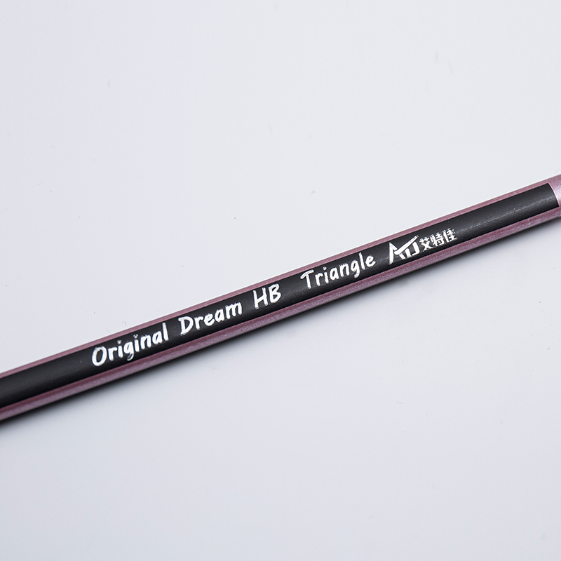 “Crayons de bois HB à graphite triangulaires respectueux de l'environnement