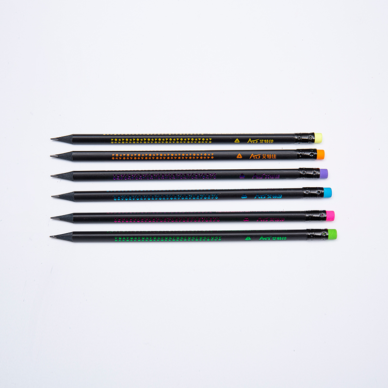 Crayons à graphite en bois noir triangulaires avec gommes à crayon