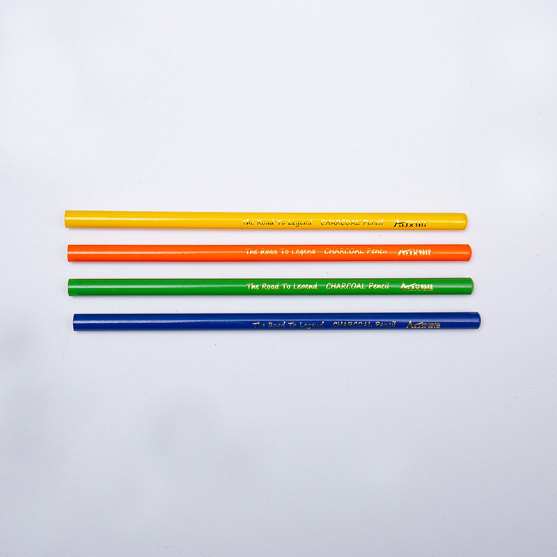 Crayons de couleur ronde à charbon de bois rond